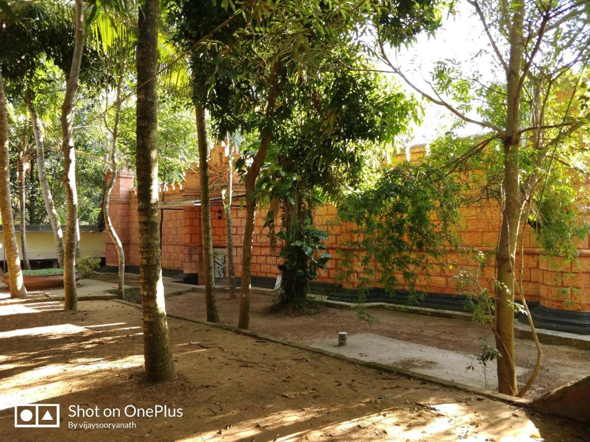 Kalpadiyil 호텔 Balarampuram 외부 사진